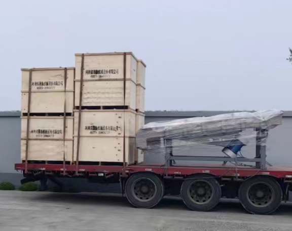 超聲波振動篩和直線篩已裝車，準備發(fā)貨