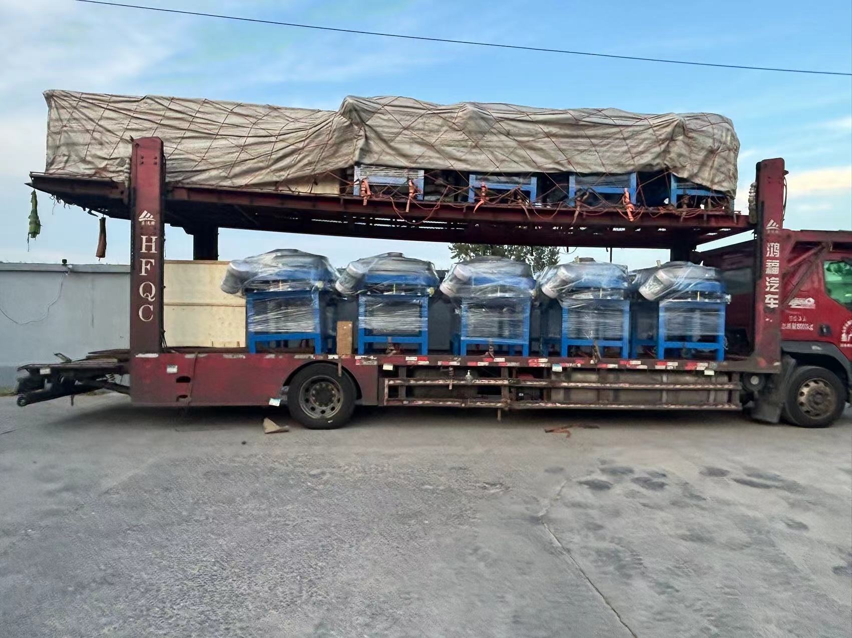 四川省22臺篩機裝車完成，準備發(fā)出